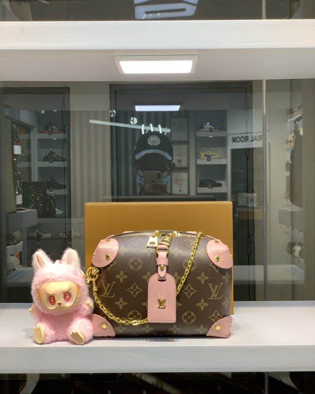 Louis Vuitton Pink Petite Malle Souple Handbag (1:2)