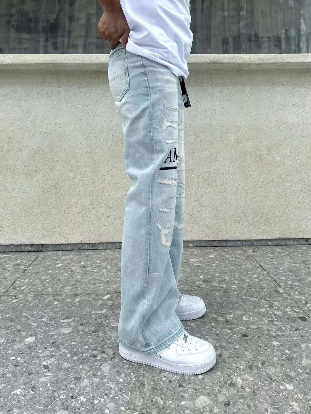 Kicks On Baggy Vintage TEE Jean