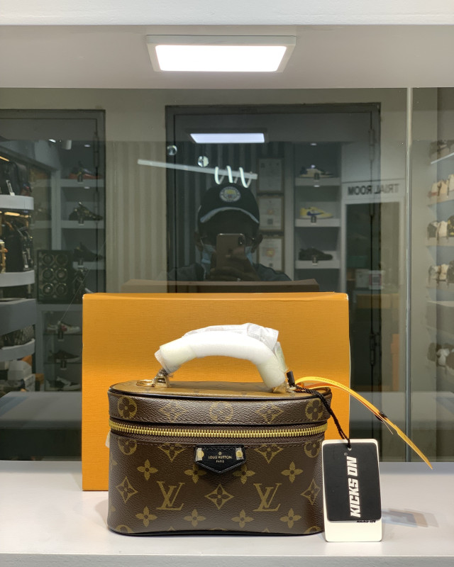 Louis Vuitton Monogram Reverse Vanity Chain Pouch (A1)