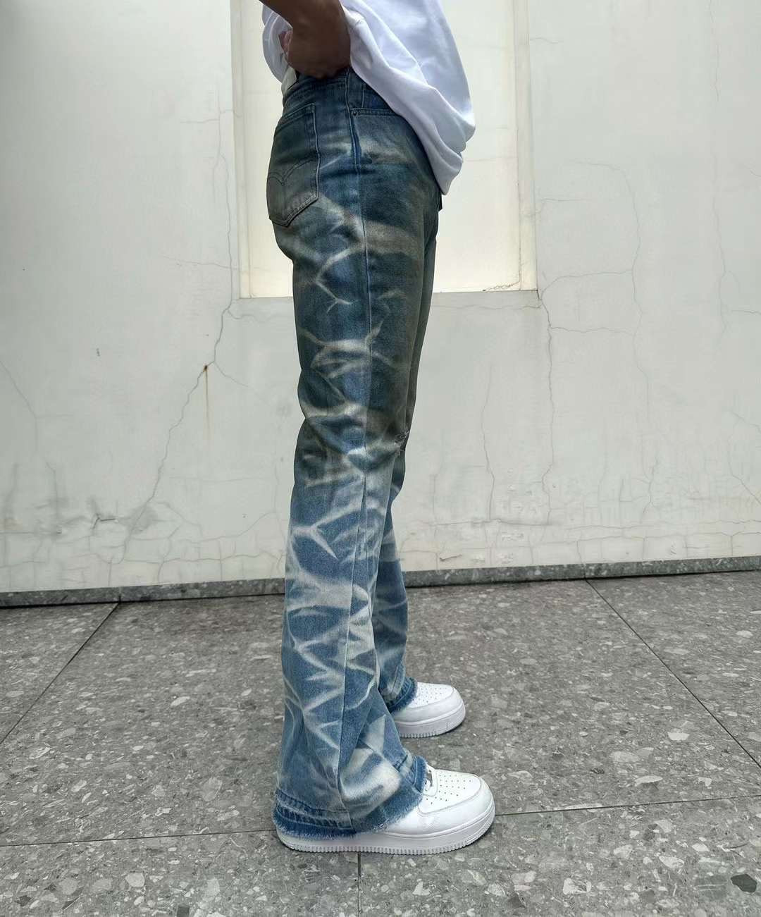 Kicks On Baggy Vintage TEE Jean